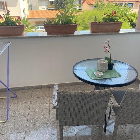 Отель Lovely Family House Robi Ровинь Экстерьер фото