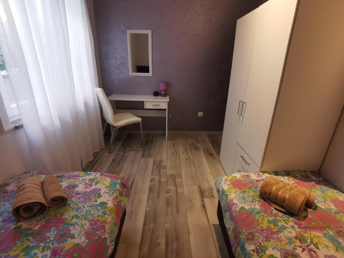 Отель Lovely Family House Robi Ровинь Экстерьер фото