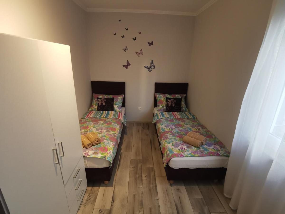 Отель Lovely Family House Robi Ровинь Экстерьер фото