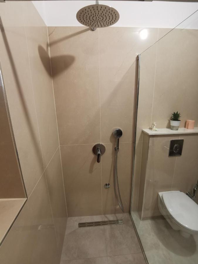 Отель Lovely Family House Robi Ровинь Экстерьер фото