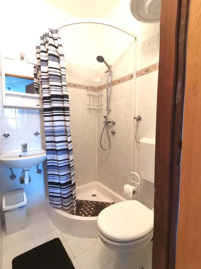 Отель Lovely Family House Robi Ровинь Экстерьер фото