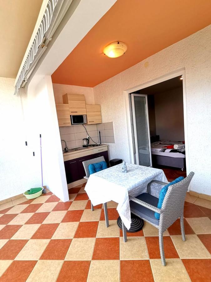 Отель Lovely Family House Robi Ровинь Экстерьер фото