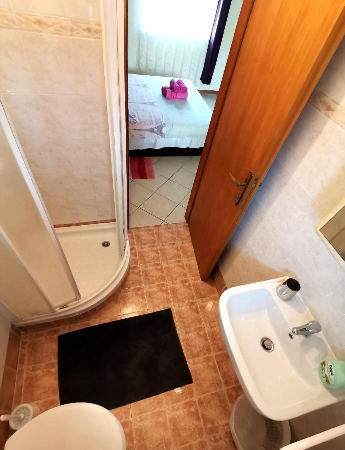 Отель Lovely Family House Robi Ровинь Экстерьер фото