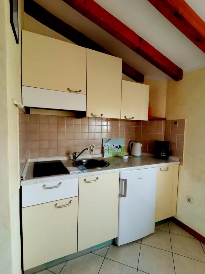 Отель Lovely Family House Robi Ровинь Экстерьер фото
