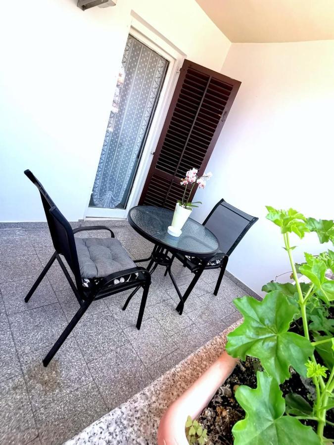 Отель Lovely Family House Robi Ровинь Экстерьер фото