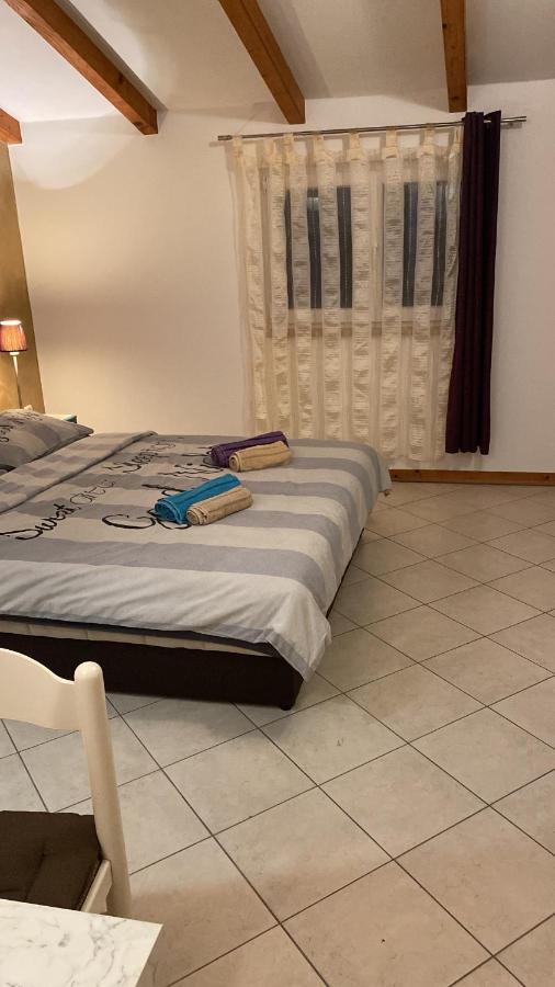 Отель Lovely Family House Robi Ровинь Экстерьер фото