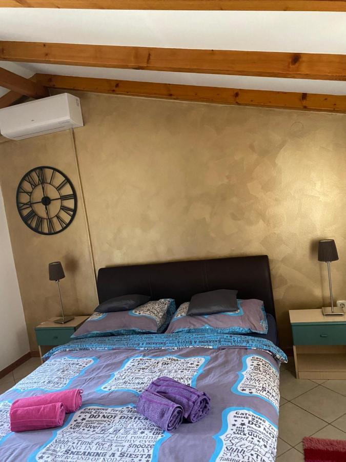 Отель Lovely Family House Robi Ровинь Экстерьер фото