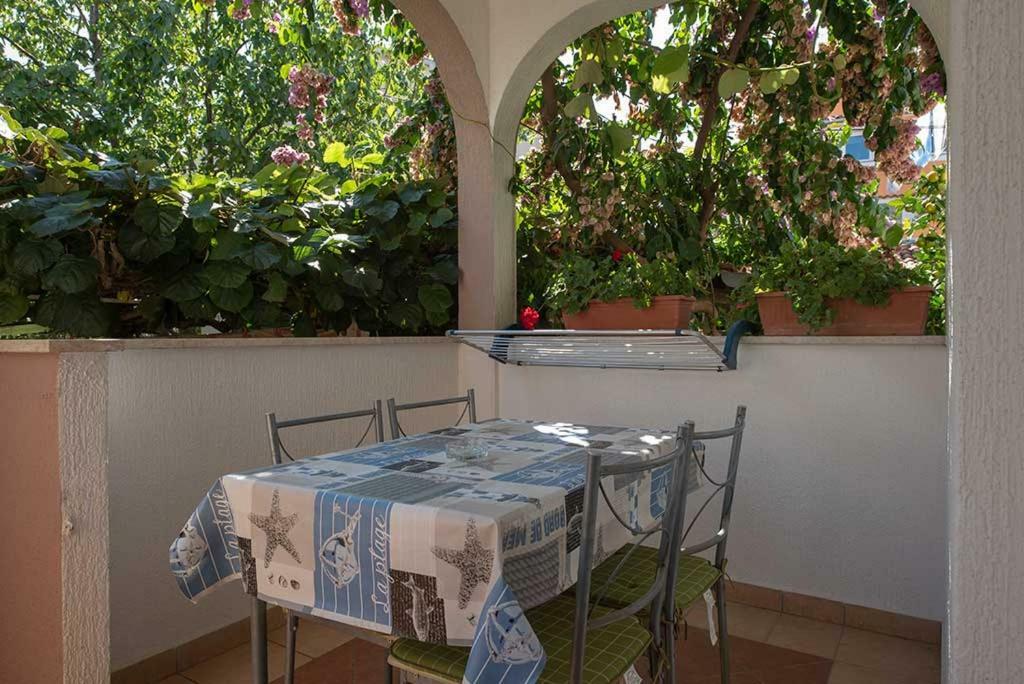 Отель Lovely Family House Robi Ровинь Экстерьер фото